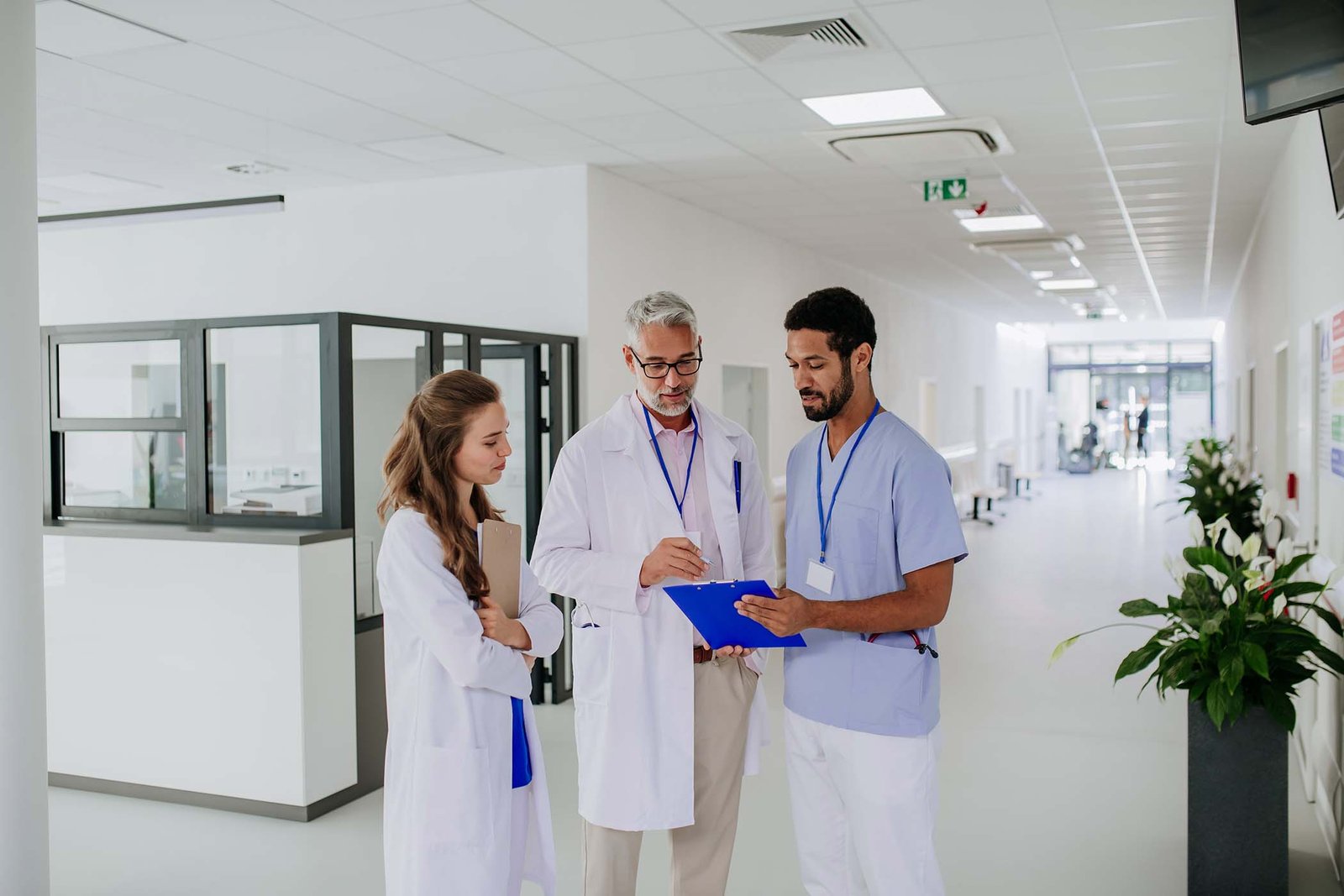 doctors-discussing-something-at-hospital-corridor-5HAKCZZ.jpg